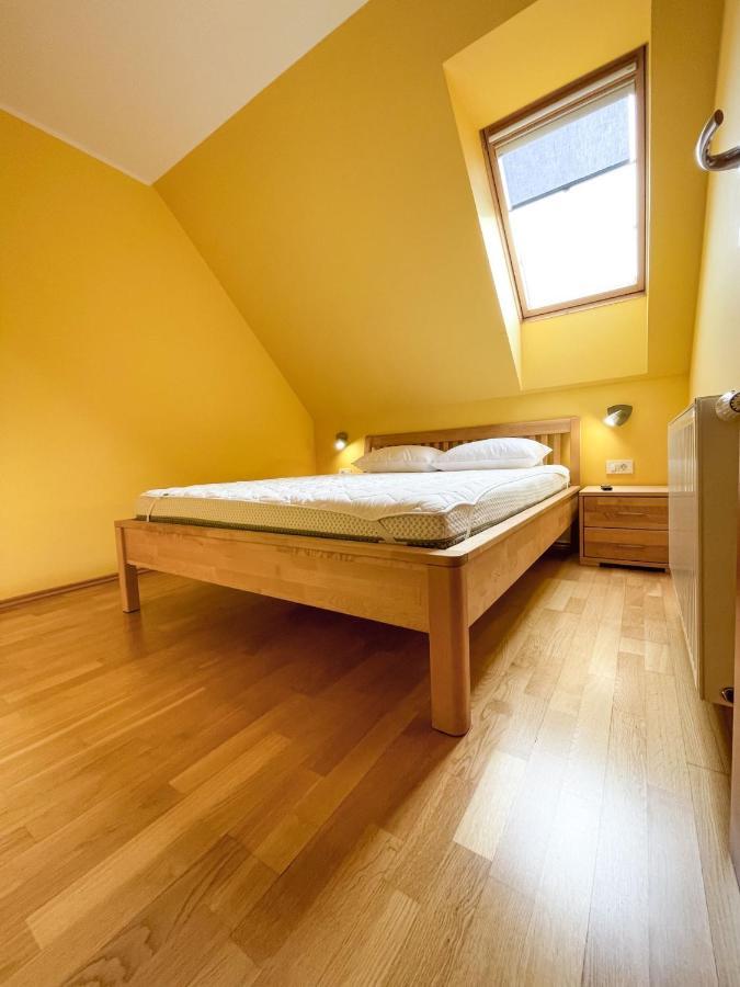 Apartma Idila ซเร็ตเช ภายนอก รูปภาพ